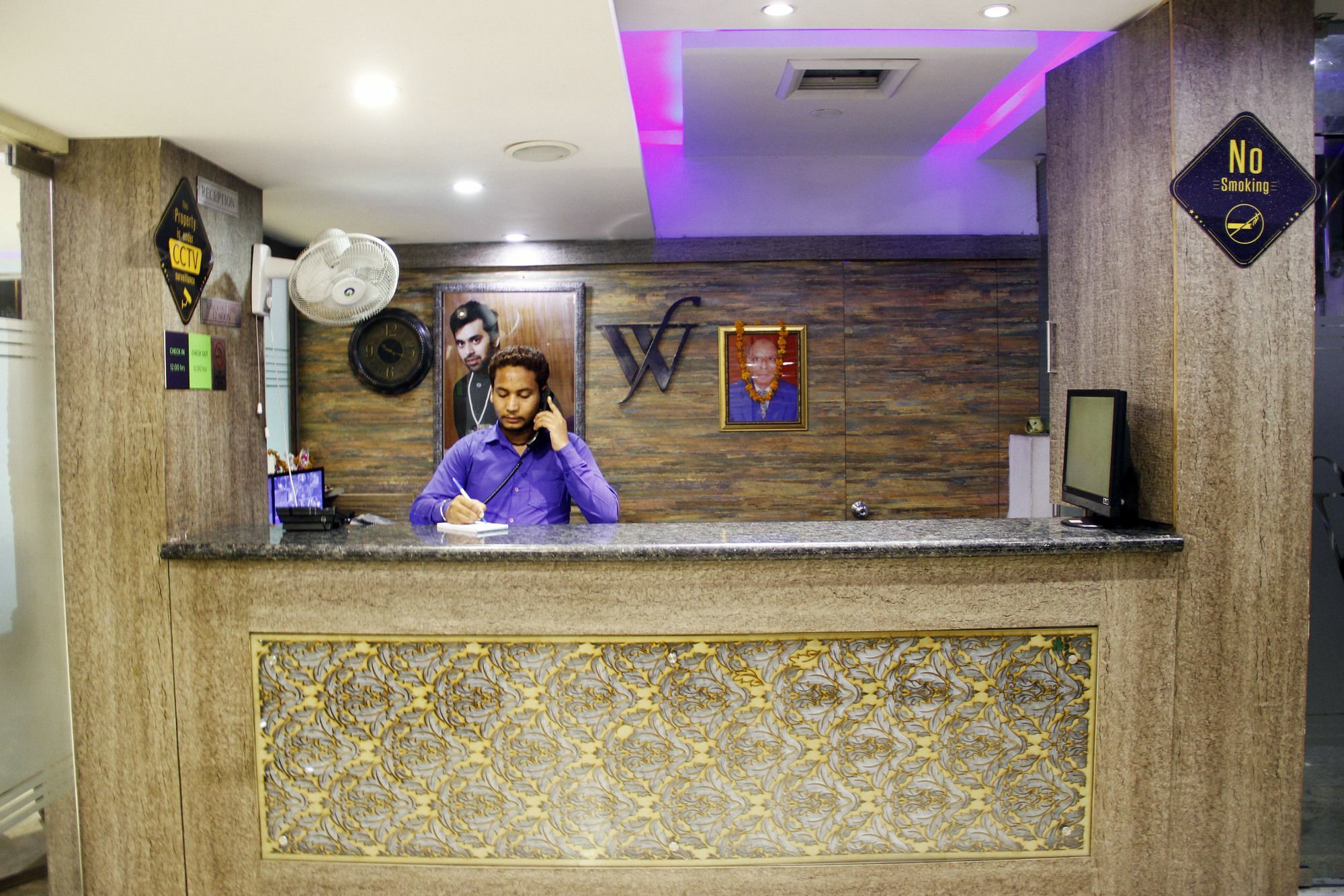 Hotel Waterfall Дели Экстерьер фото